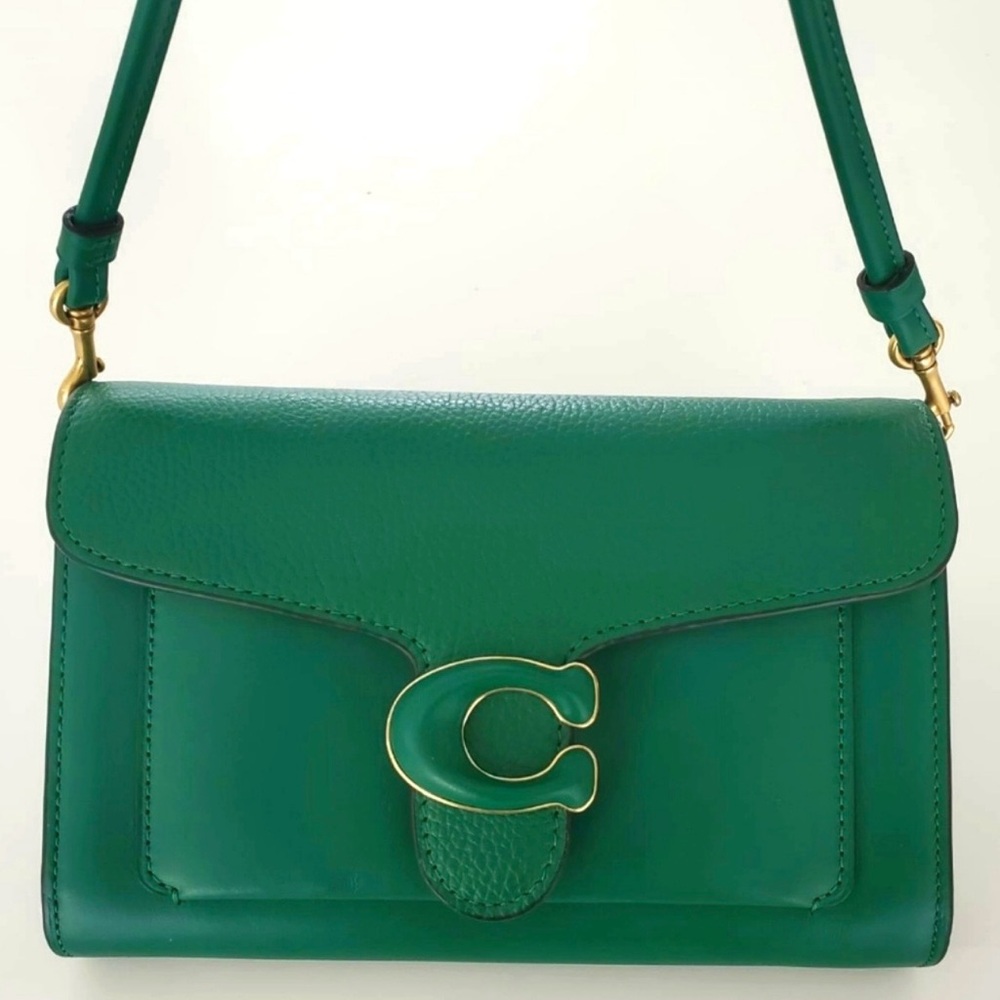 Coach Emerald Green Leather TABBY Crossbody with Signature C Clasp- Pristine.  💚 - Picture 4 of 7